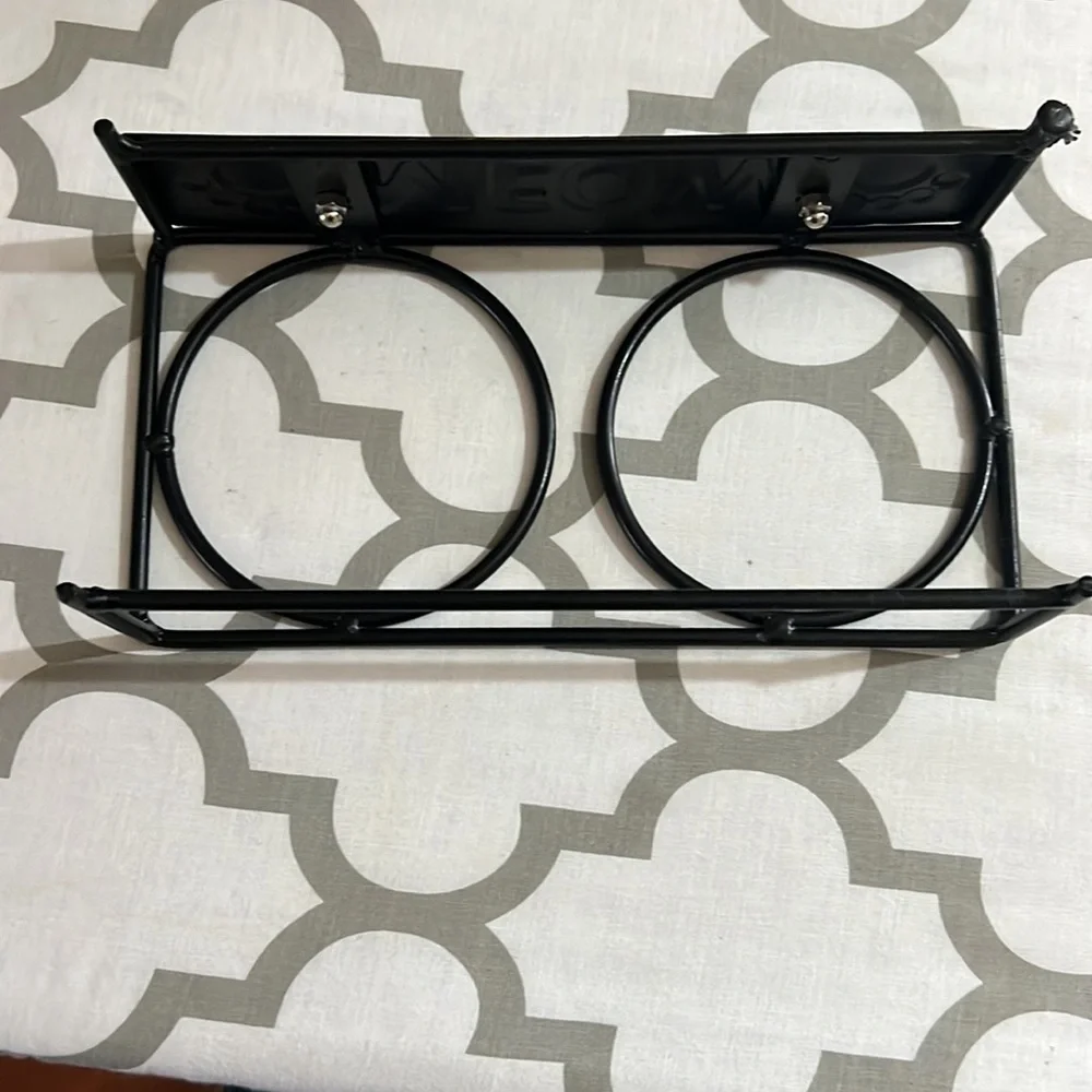 Raised cat bowls stand